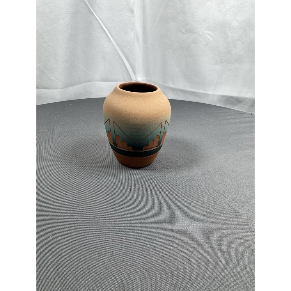 VINTAGE High Elk Sioux Hand Painted Etched Vase Native‎ America Pottery ~ Signed